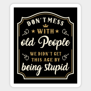 Funny Vintage Wisdom Don´t Mess With Old People Magnet